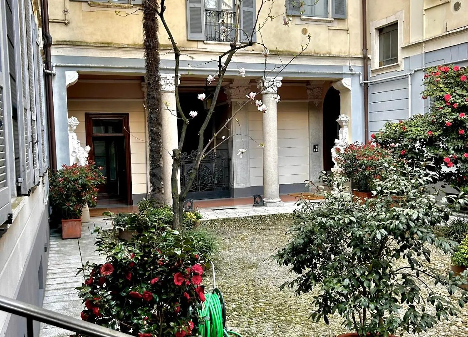 Apartment Casa Verga - Exclusive Haven Of Style And Elegance In Moscova Milan Italy
